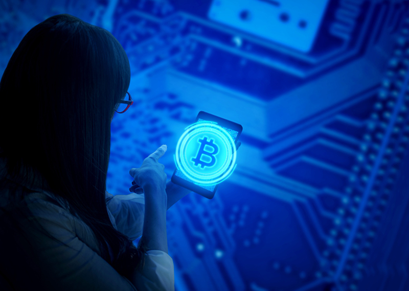 Smart contract architecture for RWA tokenization and compliance
