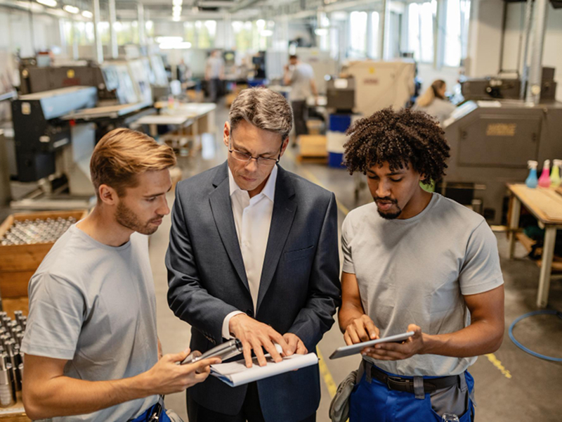 manufacturing operations mobile app for production monitoring & workforce management